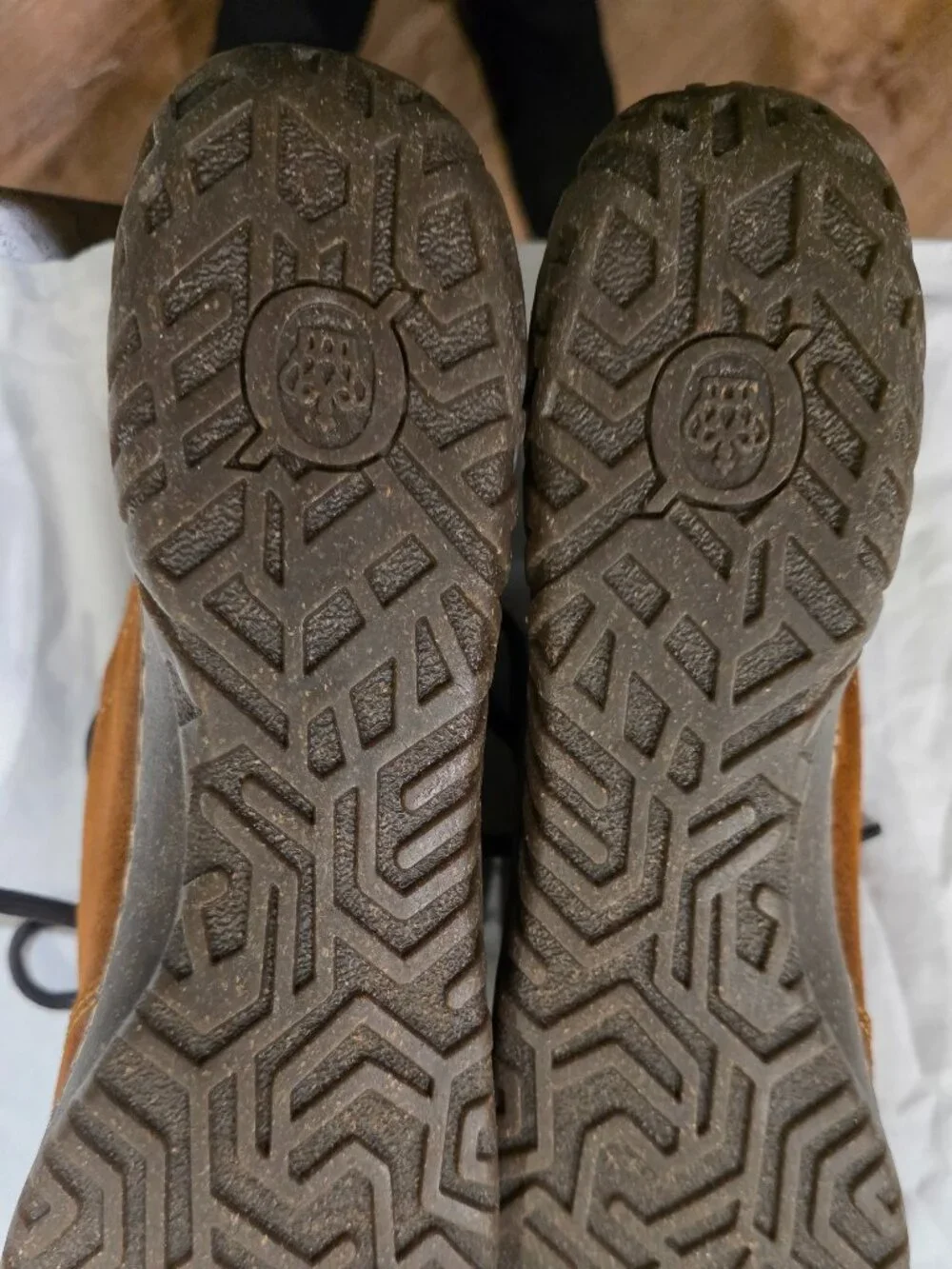 NWOT Born Bevi Distressed Suede Oxford Sneakers Size 11